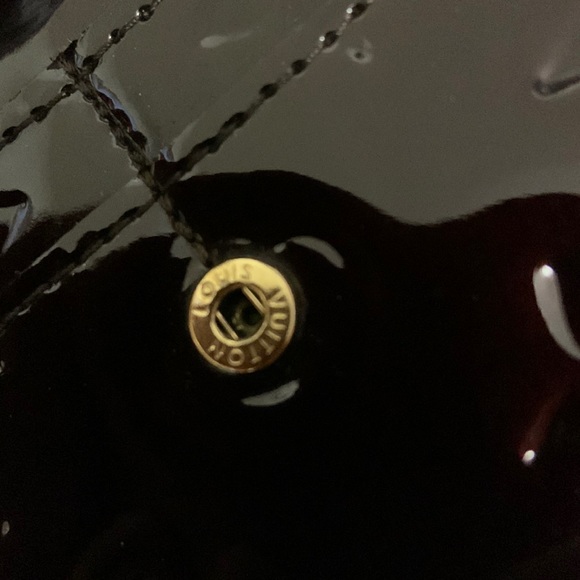 Authentic Louis Vuitton Rouge Fauviste Monogram Vernis Sarah Wallet - Picture 15 of 16